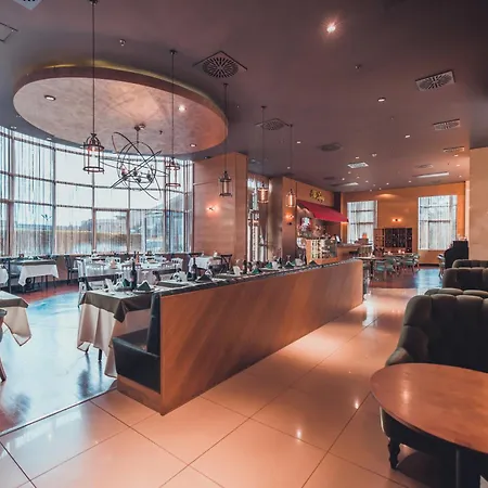 Wow Airport Hotel 4*