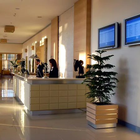 Wow Airport 4*