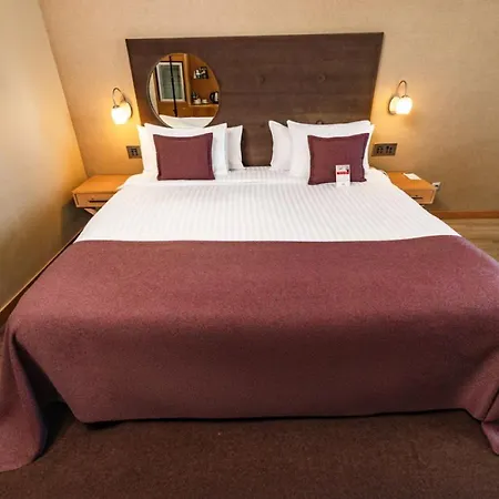 Hotel Wow Airport 4*