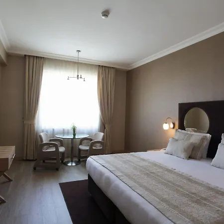 Wow Airport Hotell 4*