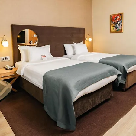 Hotel Wow Airport 4*