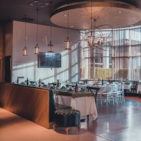 فندق واو إيربورت 4*