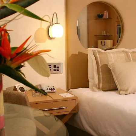 واو إيربورت 4*