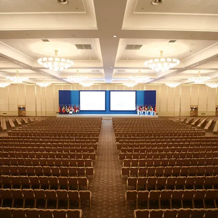 واو إيربورت فندق