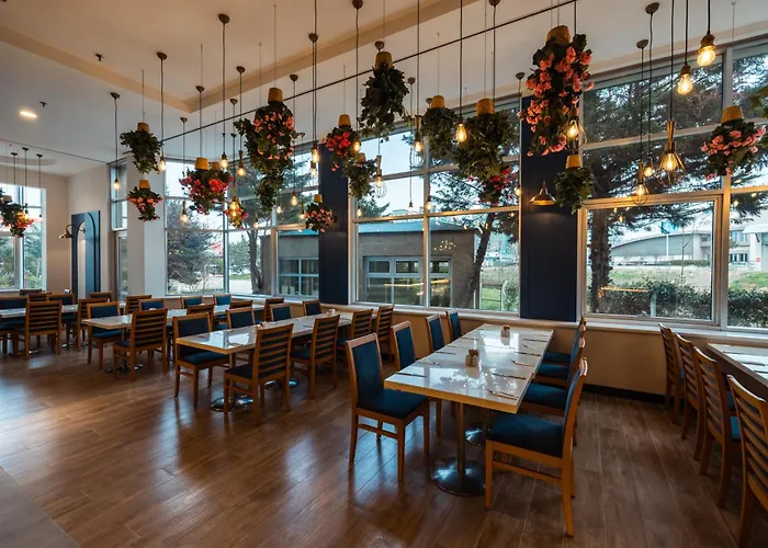 Wow Airport Hotell 4*