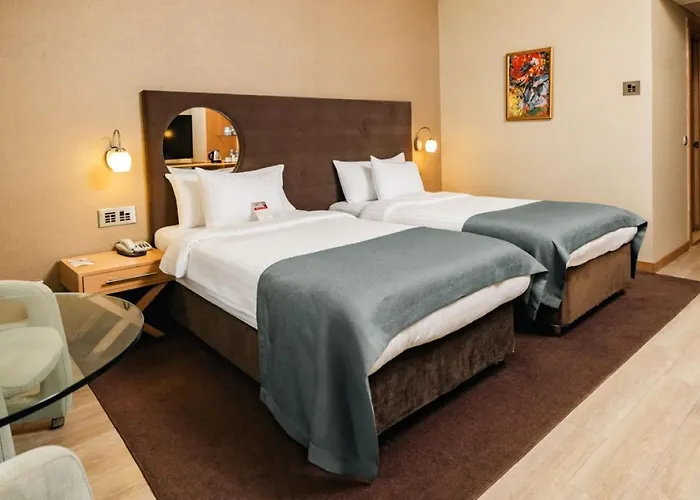 Hotell Wow Airport 4*