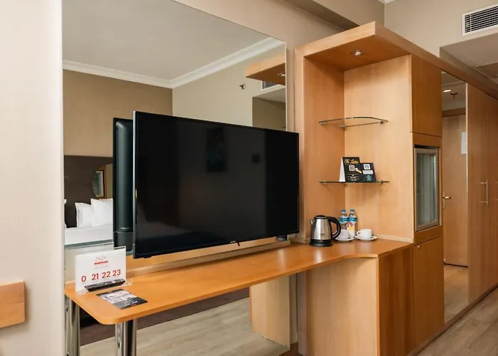 Wow Airport Hotell 4*