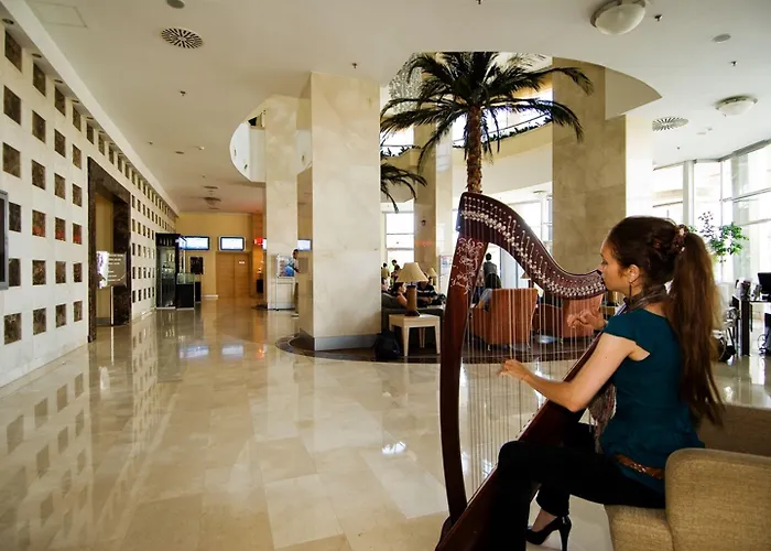 Hotell Wow Airport 4*