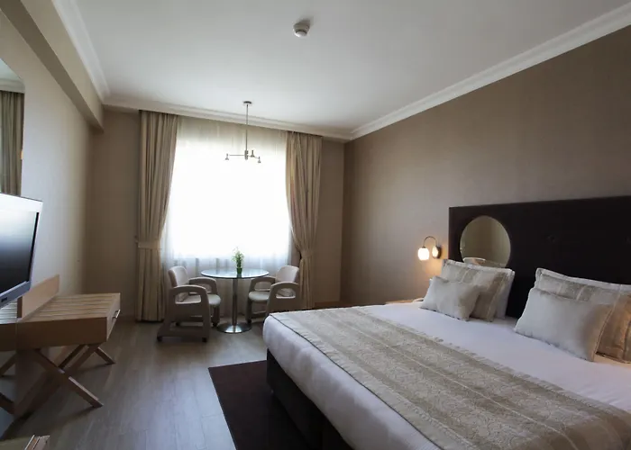 Wow Airport Hotell 4*