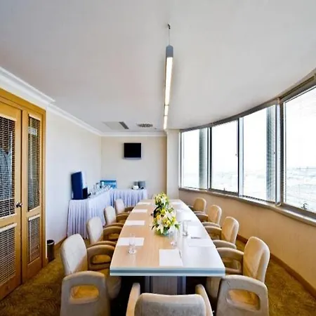 Hotel Wow Airport Hotel 4*