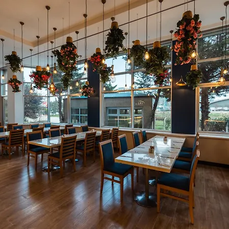 Wow Airport Hotel 4*