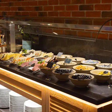 Hotel Wow Airport 4*