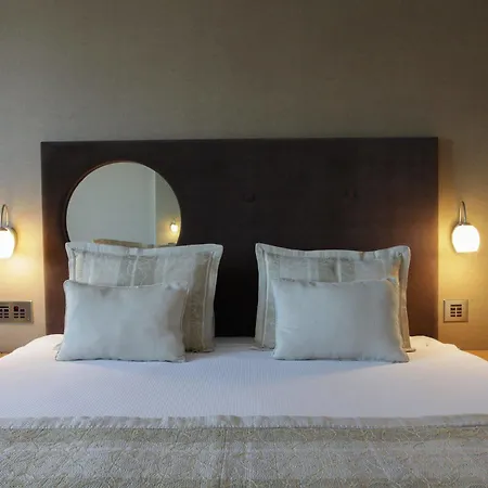 Wow Airport Hotel 4*